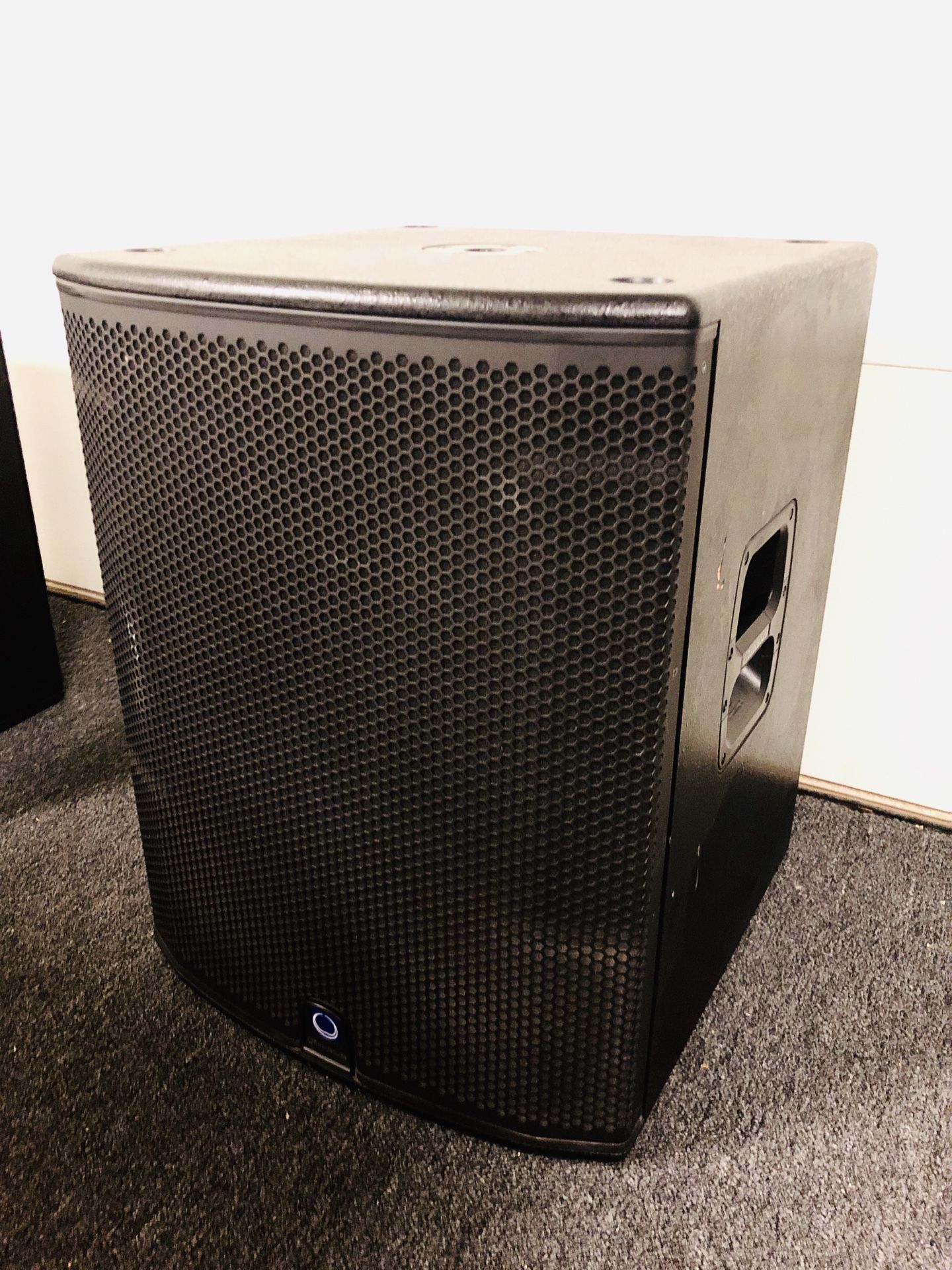 Turbosound iQ18b subwoofer