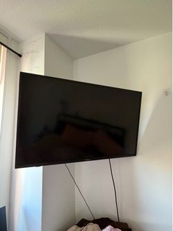 42 IN TV WITH REMOTE AND MOUNT