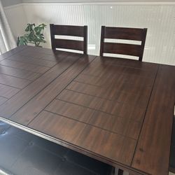 Dinning Room Table And Chairs 