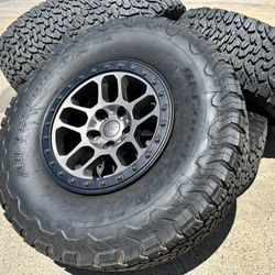 5x oemJeep Wrangler Rubicon 392 XR 17" Bronze Beadlock OEM Wheels 35" BFGoodrich LT315/70R17 Tires Rims