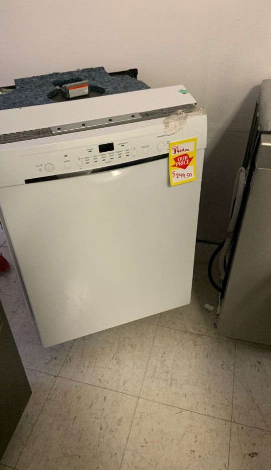 BRAND BEW BOSCH DISHWASHER Liquidation sale today ACT FAST SHE3AR72UC ️ WT0R