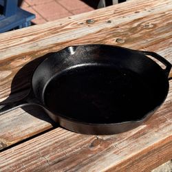 lodge 10sk cast iron pan USA
