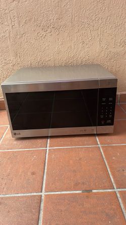 LG Microwave ( Read description) $59