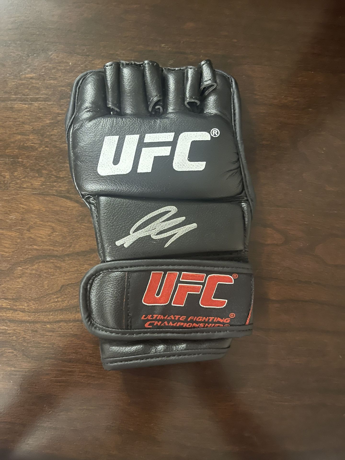 Signed George St Pierre UFC Glove