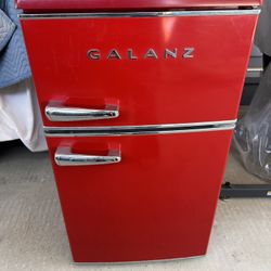 Mini Fridge RED 3.1 Cu