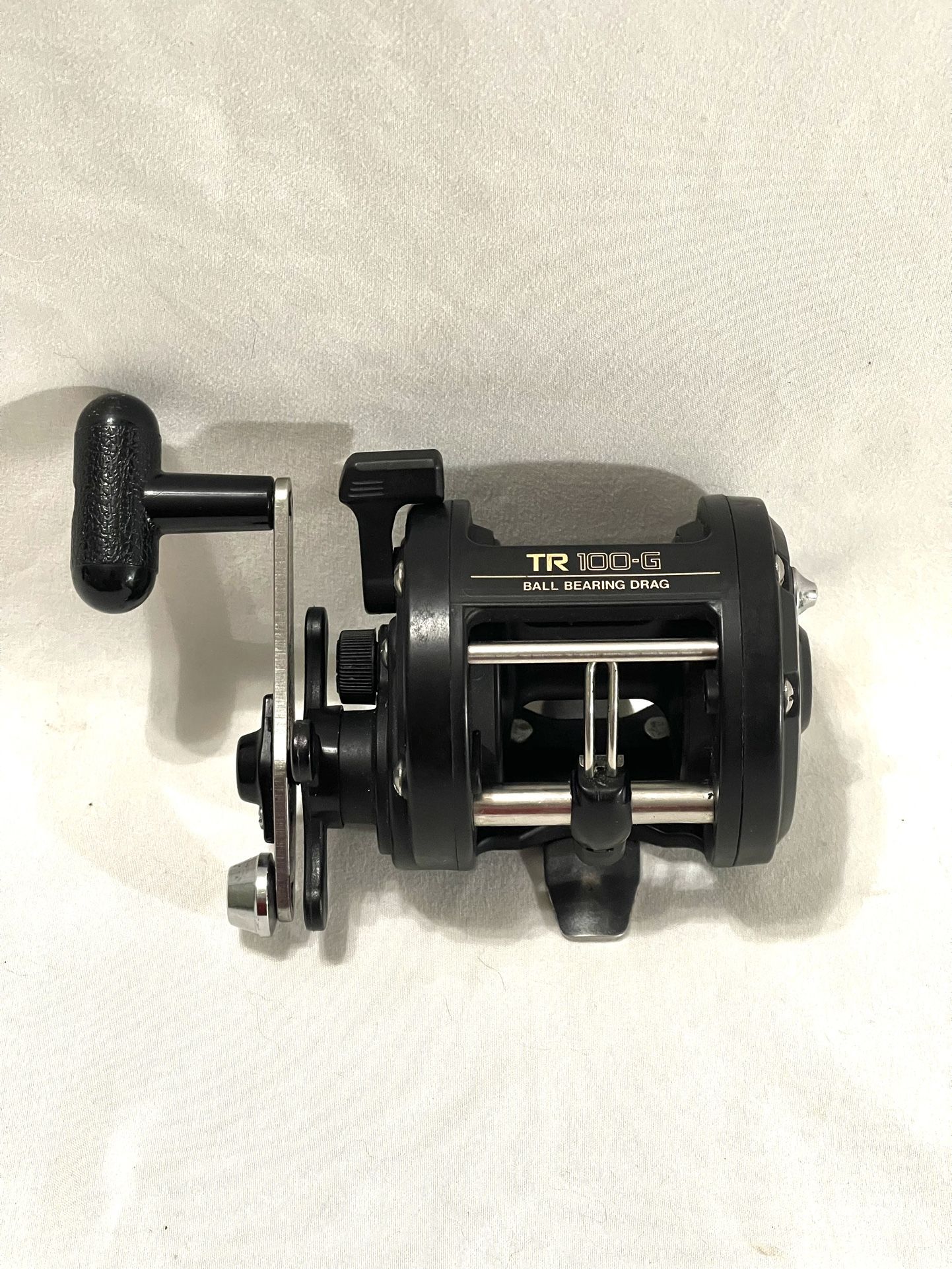 Only Used Once Like New Shimano (TR-100G) Graphite Frame Heavy Action, Deep Sea Fishing Reel. Retails for $100.