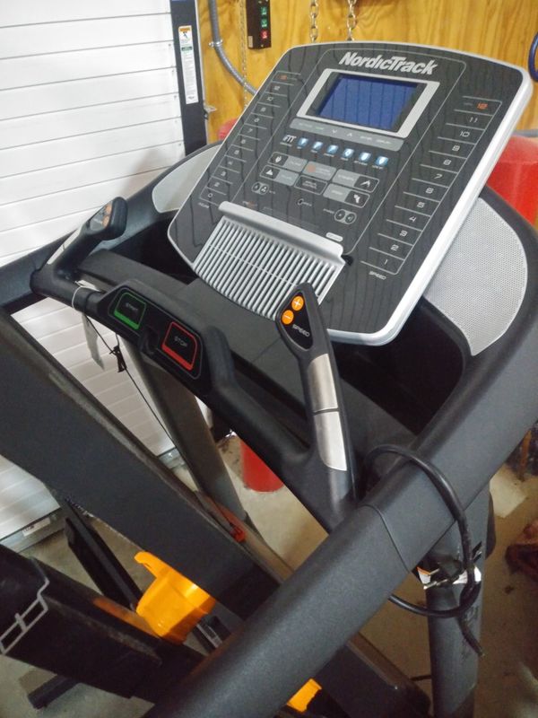 Nordic track C 950 pro inclining treadmill for Sale in San Antonio, TX