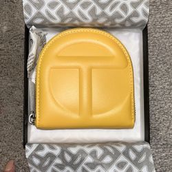 Telfar Wallet