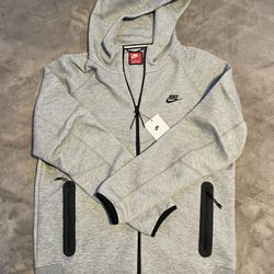 Grey Nike Tech (L)
