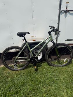 Like New Diamondback Sorrento 26” Mountain Bike