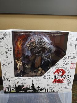 Guild Wars 2 Collector's Edition - Signed by ArenaNet Team