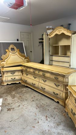 Ornate French Provincial Bedroom Furniture Set