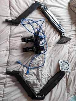 Dual monitor arm with usb