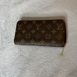 Louis Vuitton Monogram Zippy Wallet
