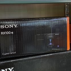 Sony RX100 VII Digital Camera
