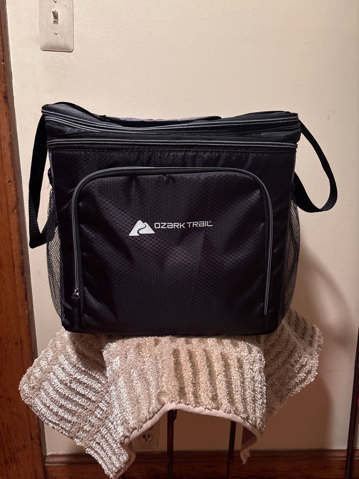 Ozark Trail, extra large cooler with hard plastic insert and carrying strap