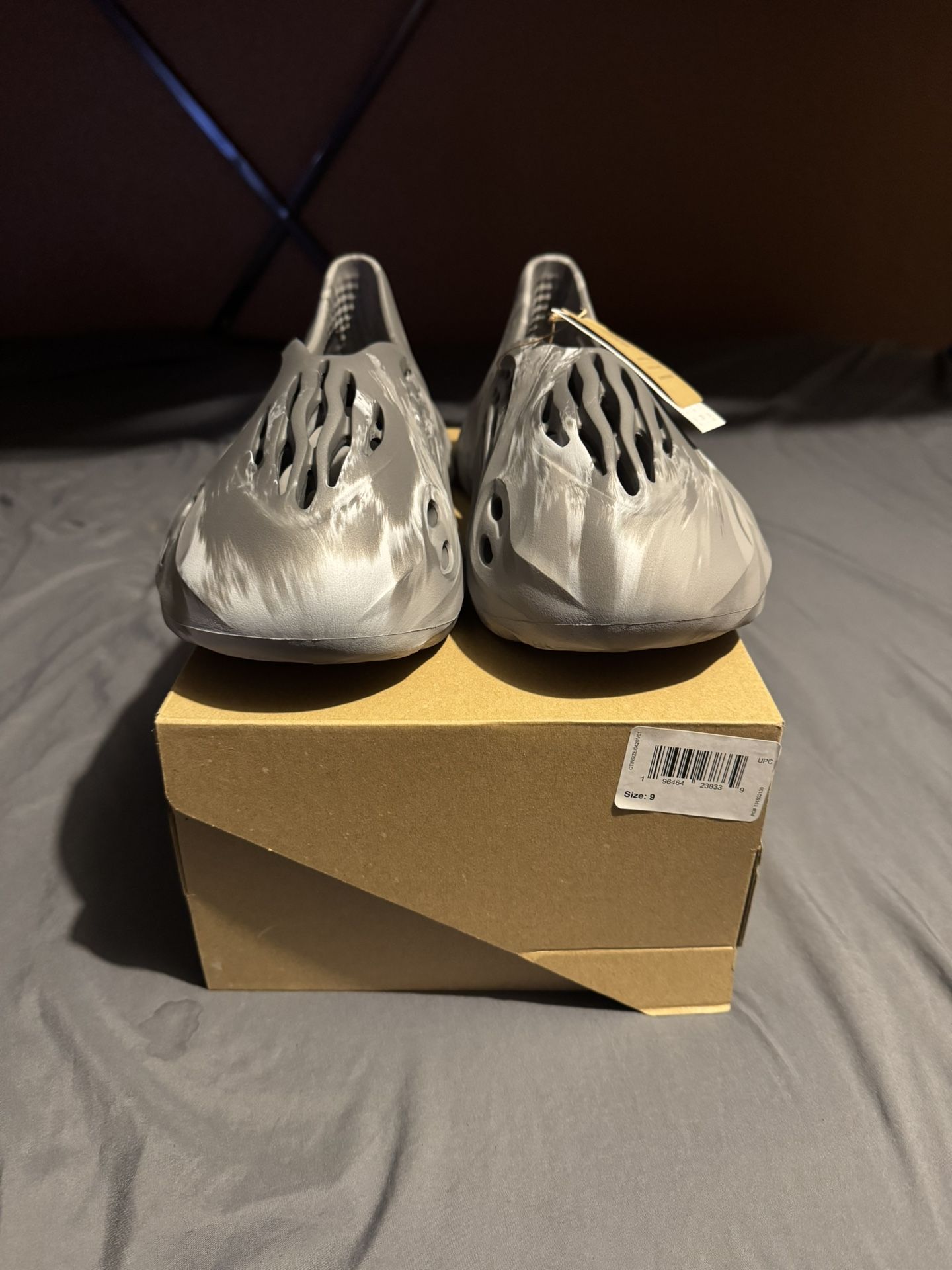 YEEZY FOAM RUNNER SIZE 9