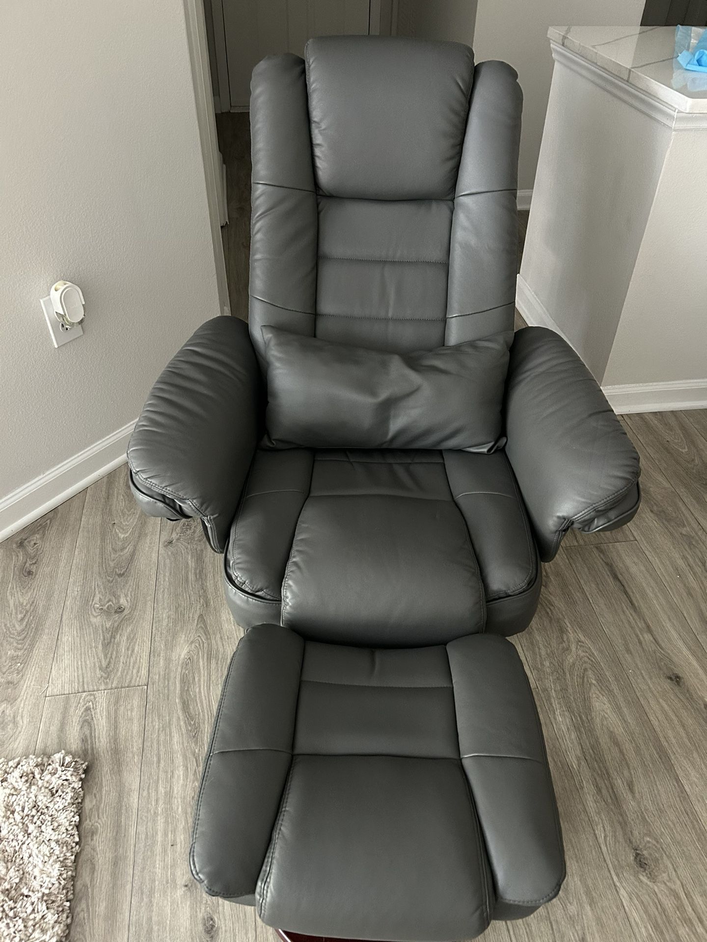 Reclining Massage Chair w/ ottoman 