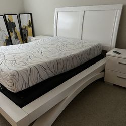 High gloss white sleigh bed tonight , a dresser and mirror