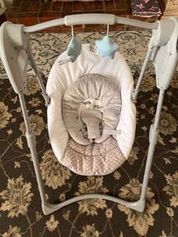 Graco Baby Swing with Hanging Toys