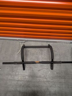 Golds Gym Doorway Pull-Up Bar with Foam Grips
