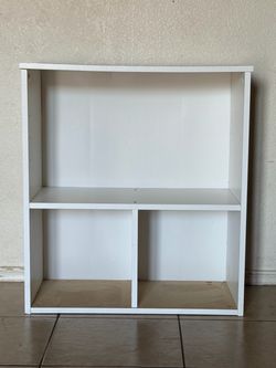 White Cube Storage Shelf (LxWxH: 12” x 25.5” x 29”)