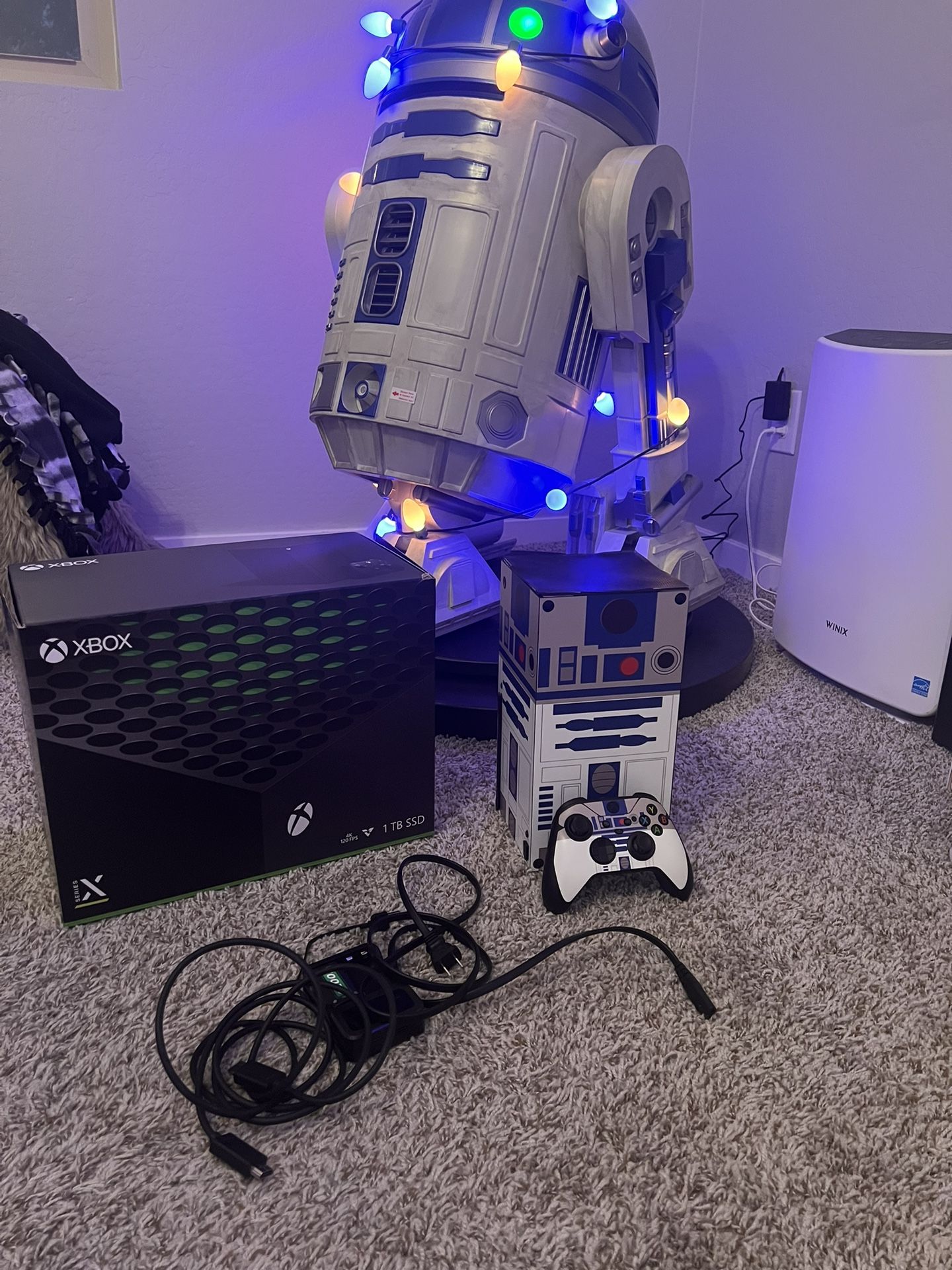 Xbox Series X 1TB Console with Xbox Wireless Controller - like new only played a couple of times, adult owned. 