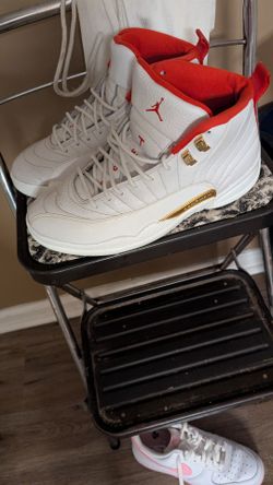 Men Jordans size 10