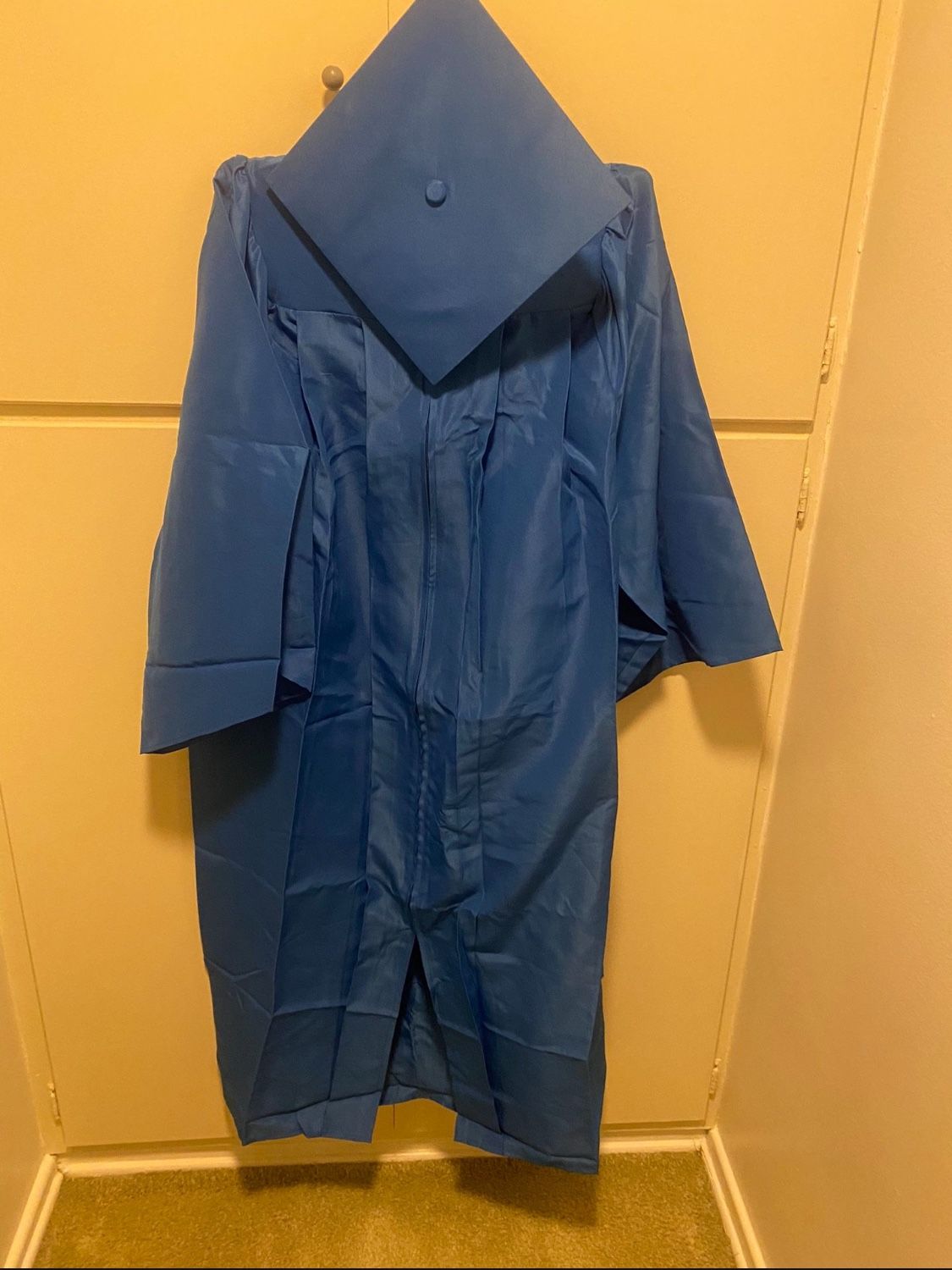 🧑🎓 👩🏻🎓 Graduation CAP & GOWN In Royal Blue.