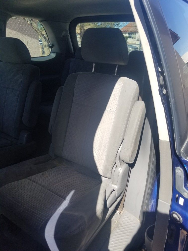 2004 Mazda MPV