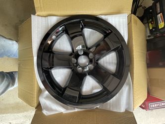Set of 4 18-inch, 5-spoke gloss black wheel skin (hubcap overlay)