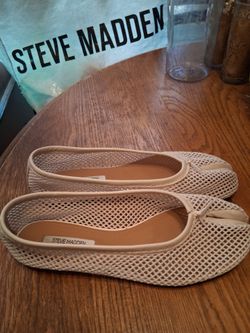 WOMEN'S FLATS SIZE 7 LIKE NEW  $20 PICK UP IN SUN VALLEY