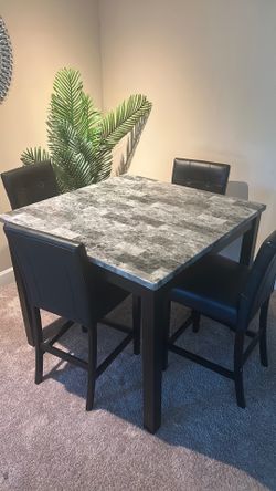 Dining room table set 4 (chairs)