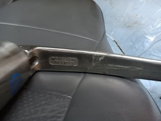 Commercial can opener