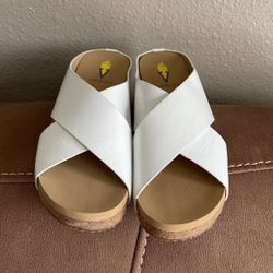 AGASSI VOLATILE SANDALS SIZE 7 WHITE 