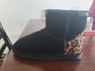 Women's Faux Fur Lined Boots BRAND NEW
