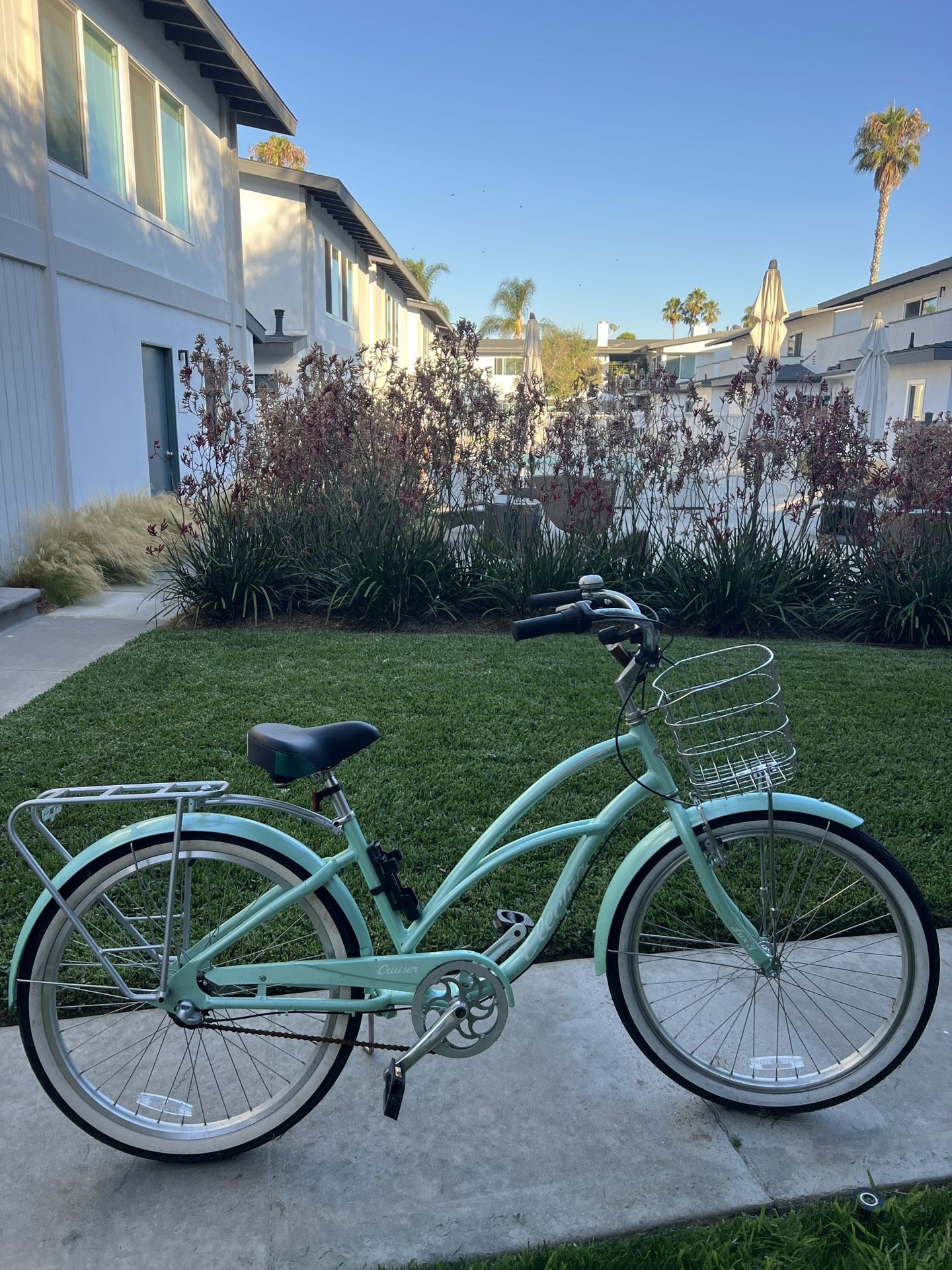 Electra Beach Cruiser 3- Speed + Lock
