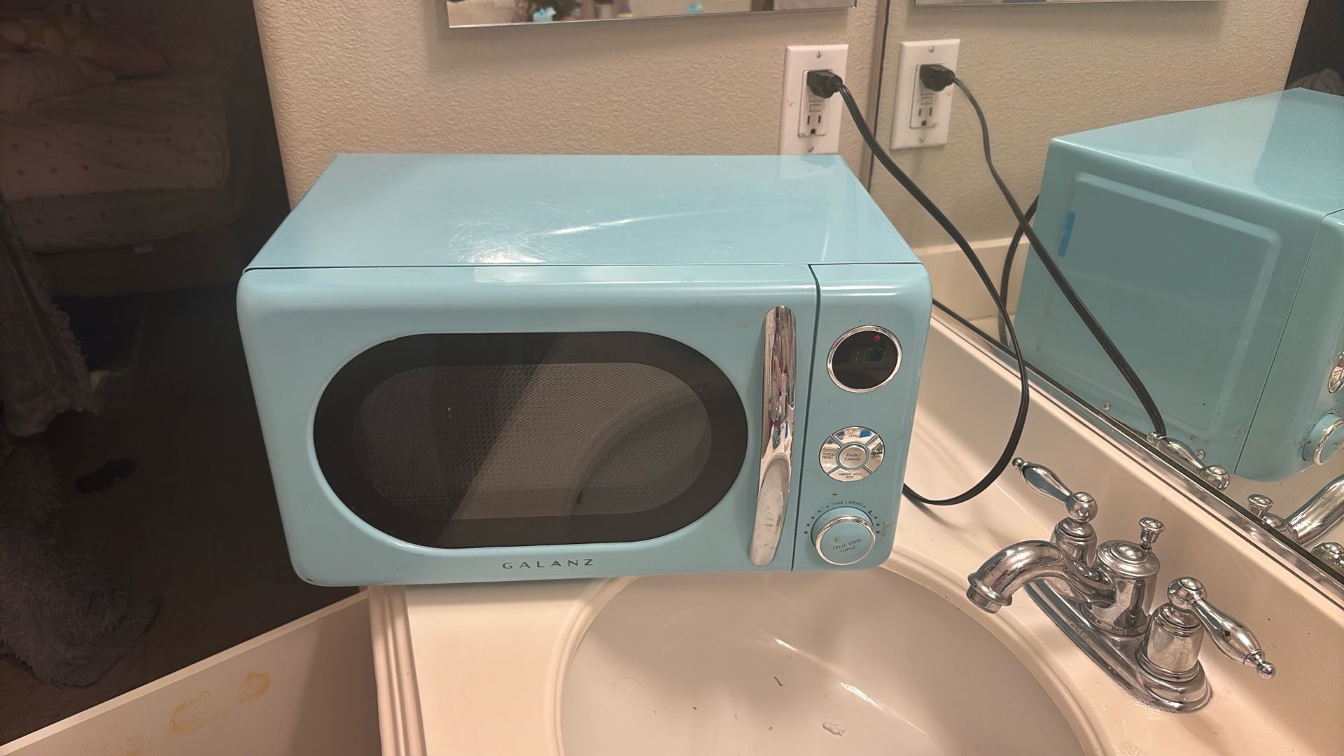 Galanz Retro Microwave - Blue