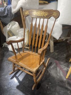 Vintage- Wooden Rocking Chair