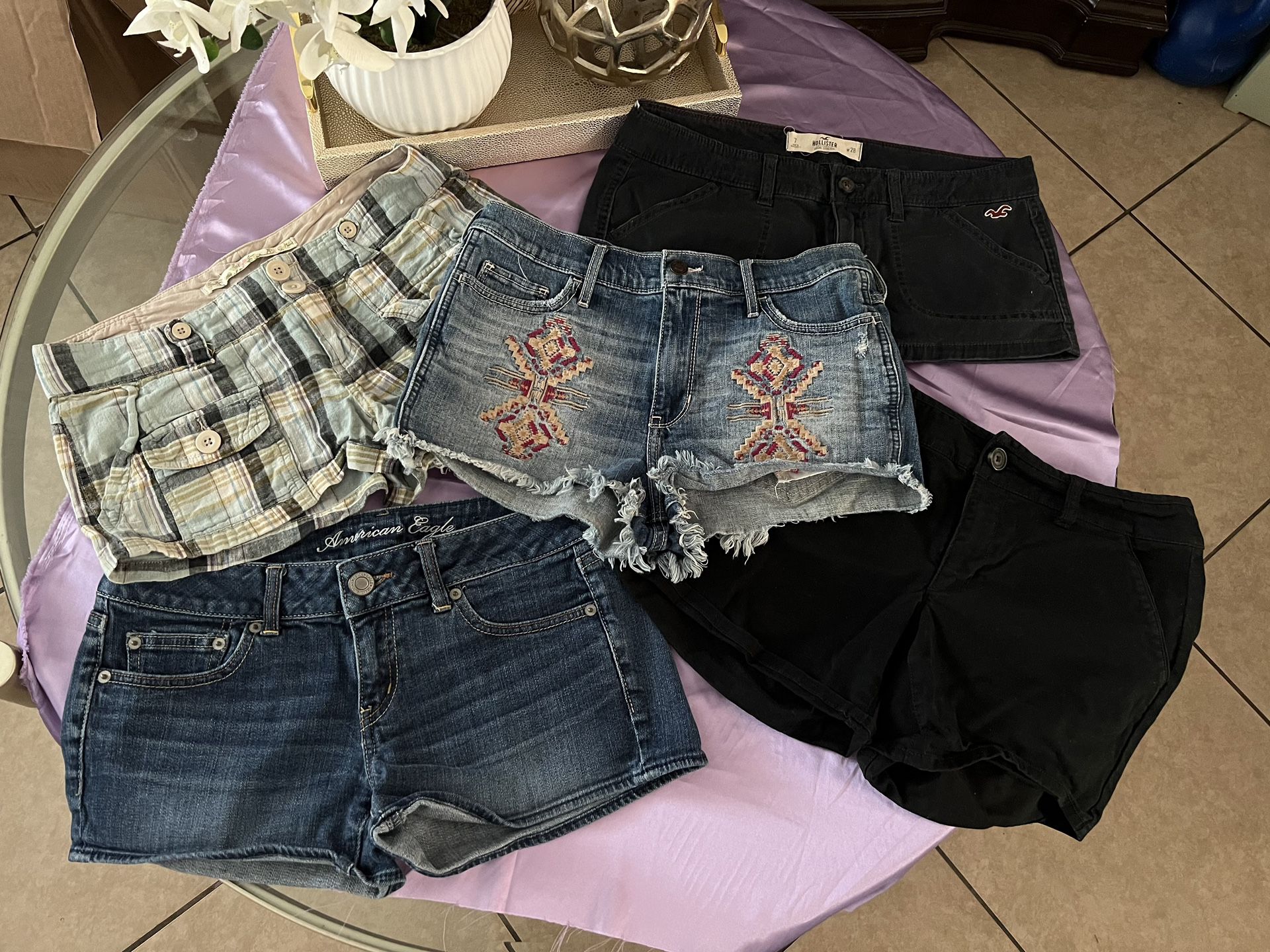 Woman’s Bundle Shorts 