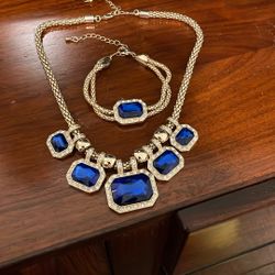 Beautiful Necklace With Matching Braclet