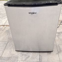 Whirlpool 2.7 cu ft mini fridge compact refrigerator stainless steel