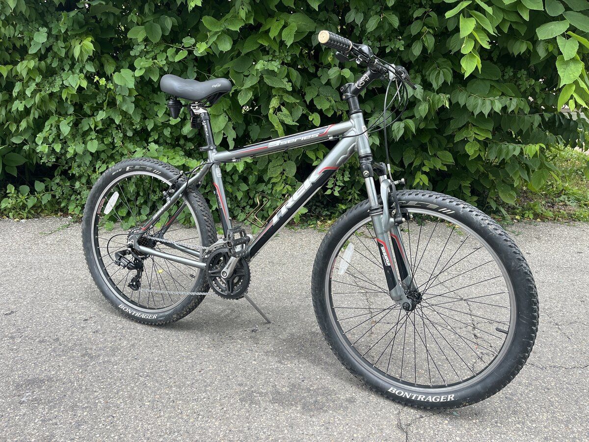 Trek 3500 Mountain Bike(grey, 26 inch wheels, fully serviced At Jax Bicycles, Irvine).