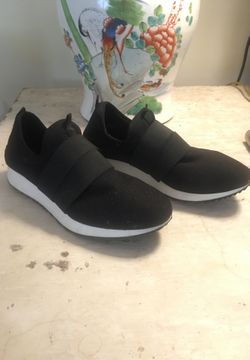 8.5 Steve Madden sport shoes
