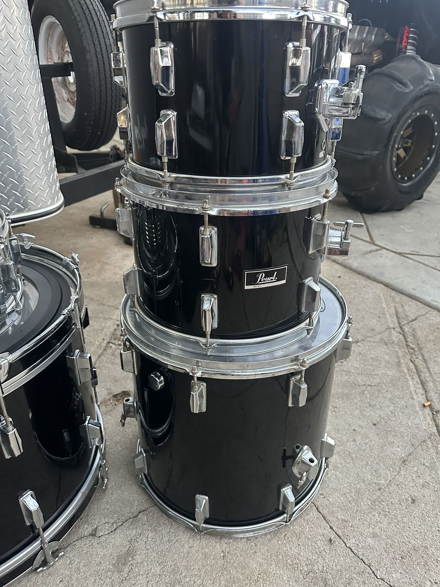 Pearl Drum Set 