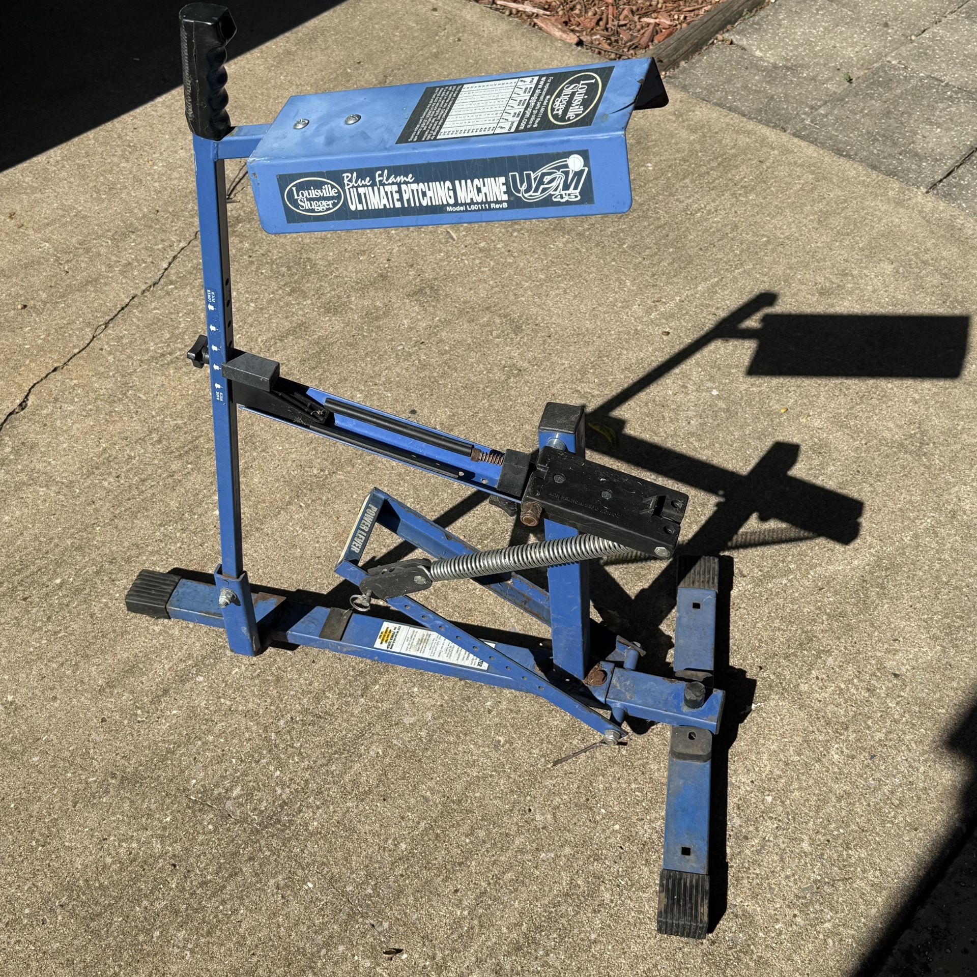 Louisville Slugger Blue Flame Pitching Machine