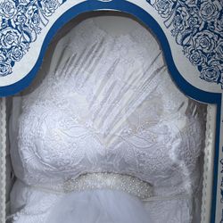 Gorgeous Halter Wedding Dress With Headband Veil Preserved