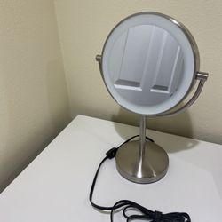 Vanity mirror with light （Conair）