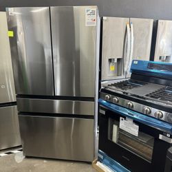 Samsung Kitchen Bundle - 2 Piece / Refrigerator & Gas Range 