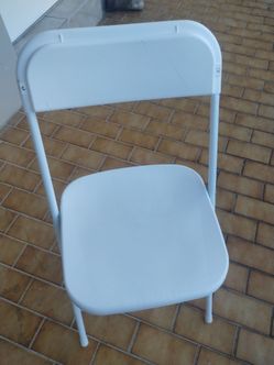 White folding chairs $10 each sillas blancas folding